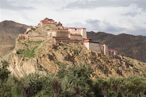 Fortresses: Jongs aka Dzongs in Lhasa; Gyantse, Phari, .